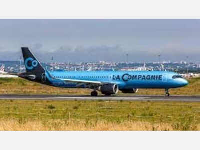 La Compagnie Business Class Airline Holiday Special