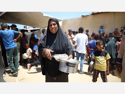 Gaza Team Hits 300,000 Daily Meal Milestone