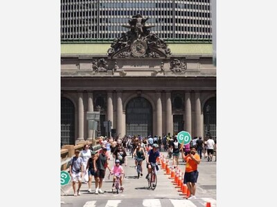 The last Summer Streets Saturday in NYC in 2026 at 40th Street and Park Avenue.