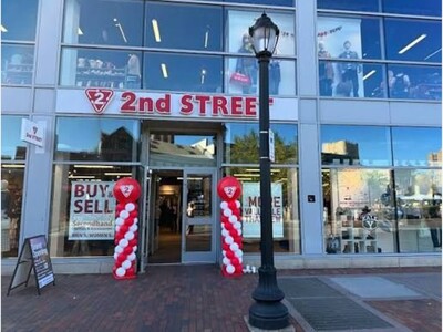 2nd STREET at Yale: Secondhanding Up